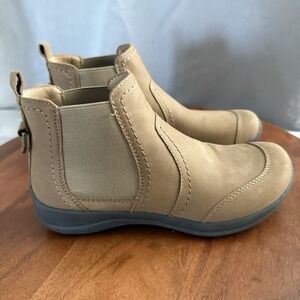 Earth Faine  Slip On Flat Round Toe Tan Leather Ankle Boot  Women's Size 5